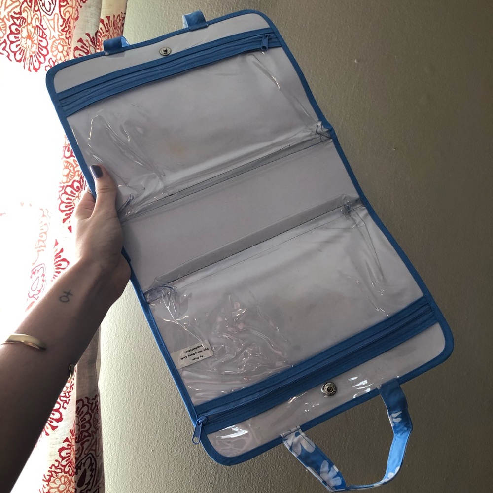 3/$30 Y2K Daisy Toiletry Holder - Picture 5 of 6